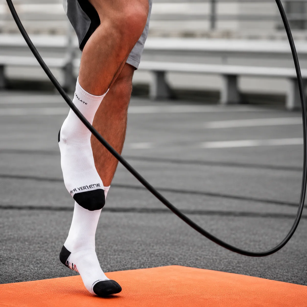 Corde de force en mouvement pendant un entraînement HIIT intensif